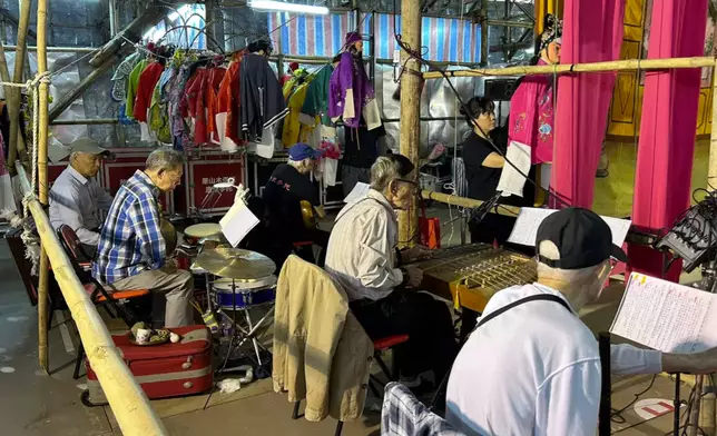 The troupe members still persist in inheriting puppet Cantonese opera culture even in their twilight years, Photo by Bastille Post