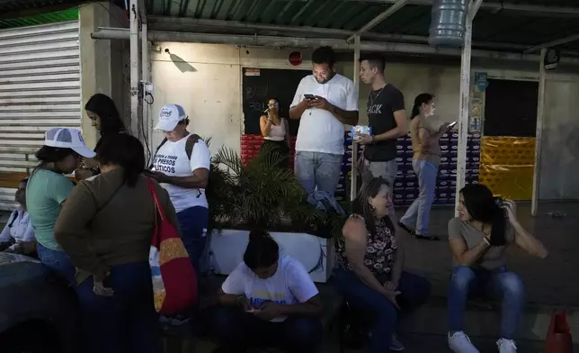Relatives of political prisoners gather outside the Rodeo I prison in Guatire, Venezuela, Thursday, Jan. 8, 2026, after National Assembly President Jorge Rodriguez said the government would release Venezuelan and foreign prisoners. (AP Photo/Matias Delacroix)