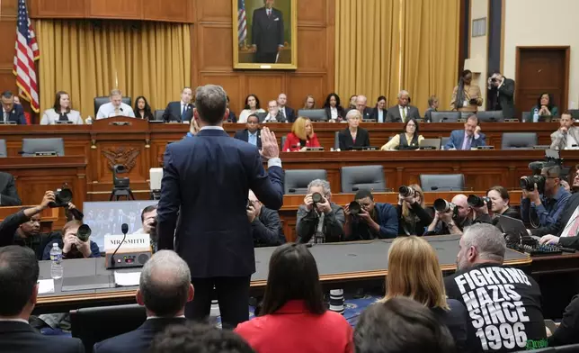 Former Justice Department special counsel Jack Smith, left standing, takes an oath before the House Judiciary Committee, as former Washington Metropolitan Police Department officer Michael Fanone, right seated, looks on, Thursday, Jan. 22, 2026 at the Capitol in Washington. (AP Photo/Jacquelyn Martin)