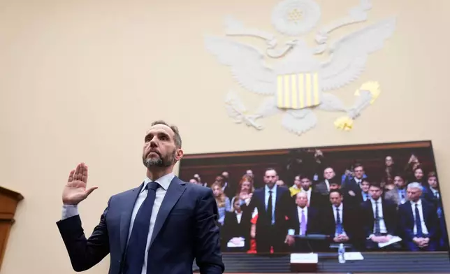 Former Justice Department special counsel Jack Smith takes an oath before the House Judiciary Committee at the Capitol in Washington, Thursday, Jan. 22, 2026. (AP Photo/Mark Schiefelbein)