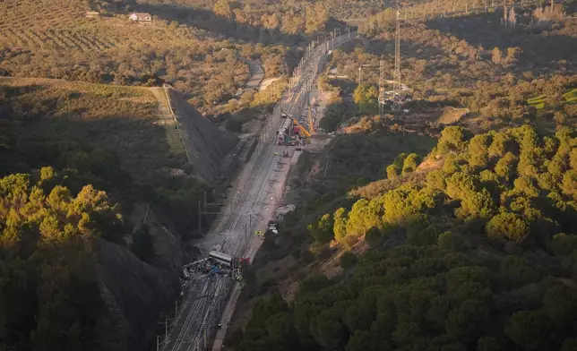 View of the site of a train collision in Adamuz, southern Spain, Tuesday, Jan. 20, 2026. (AP Photo/Manu Fernandez)