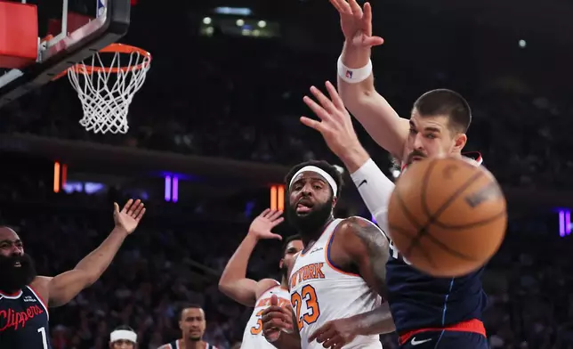 New York Knicks center Mitchell Robinson (23) and LA Clippers center Ivica Zubac, right, watch the ball go out of bounds during the first half of an NBA basketball game, Wednesday, Jan. 7, 2026, in New York. (AP Photo/Heather Khalifa)