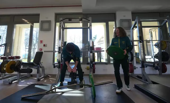 Australia's Rosie Fordham, right, and Seve de Campo train at the AIS European Training Centre in Gavirate, on the Varese lake, northern Italy, Monday, Jan. 26, 2026. (AP Photo/Antonio Calanni)