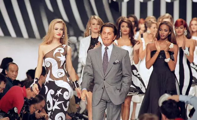 FILE - Italian fashion designer Valentino Garavani walks the catwalk with his models after a fashion show on October 20, 1991 in Paris, France. (AP Photo/Remy de la Mauviniere, File)