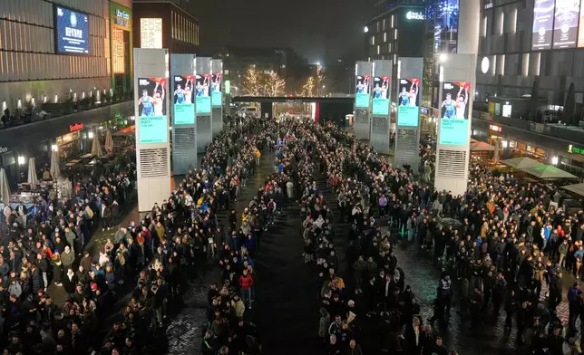 NBA fans are queuing up in front of the Uber Arena ahead of the NBA basketball game between Orlando Magic and Memphis Grizzlies in Berlin, Germany, Thursday, Jan. 15, 2026. (AP Photo/Ebrahim Noroozi)