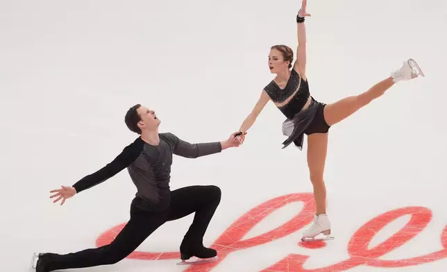 Alisa Efimova and Misha Mitrofanov compete during the pairs short program at the U.S. Figure Skating Championships, Wednesday, Jan. 7, 2026, in St. Louis. (AP Photo/Jeff Roberson)