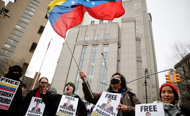 People protest outside Manhattan Federal Court before the arraignment of Venezuelan President Nicolas Maduro, Monday, Jan. 5, 2026, in New York. (AP Photo/Stefan Jeremiah)