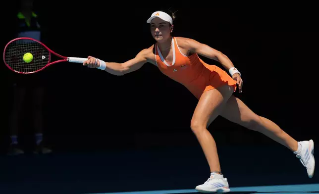 Iva Jovic of the U.S. plays a forehand return to Aryna Sabalenka of Belarus during their quarterfinal match at the Australian Open tennis championship in Melbourne, Australia, Tuesday, Jan. 27, 2026. (AP Photo/Dar Yasin)