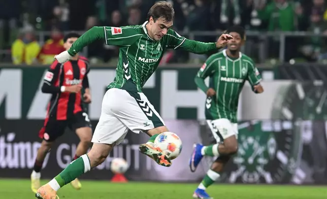Werder Bremen's Jovan Miosevic controls the ball during the German Bundesliga soccer match between Werder Bremen and Eintracht Frankfurt, in Bremen, Germany, Friday, Jan. 16, 2026. (dpa via AP)