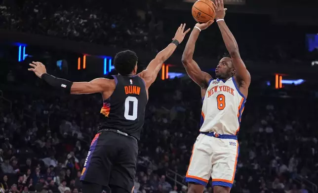 New York Knicks' OG Anunoby (8) shoots over Phoenix Suns' Ryan Dunn (0) during the first half of an NBA basketball game Saturday, Jan. 17, 2026, in New York. (AP Photo/Frank Franklin II)