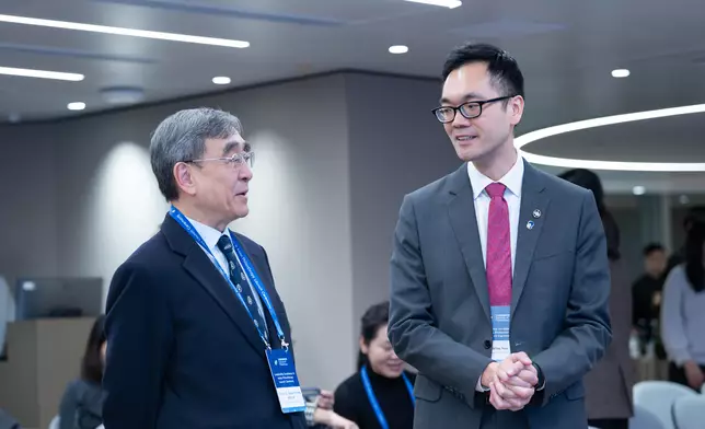 Brian San, Secretary-General, Institute of Philanthropy (right) and Professor Richard Wong, Provost and Deputy Vice Chancellor, The University of Hong Kong (left).