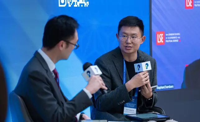 Brian San, Secretary-General, Institute of Philanthropy (left) and Guojun HE, Director of HKU Jockey Club Enterprise Sustainability Global Research Institute (right).