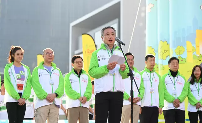Club Steward Philip Lo delivers a speech at the starting ceremony of the TWGHs “iRun” – Hong Kong Jockey Club Special Marathon 2026.