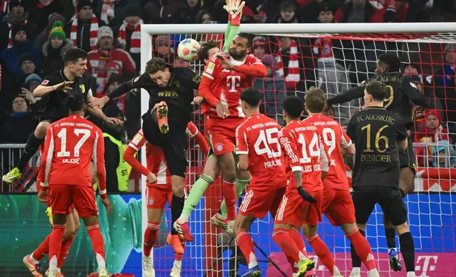 Augsburg's Arthur Chaves, 3rd left, scores their first goal of the game during the German Bundesliga soccer match between Bayern Munich and FC Augsburg in Munich, Saturday, Jan. 24, 2026. (Peter Kneffel/dpa via AP)