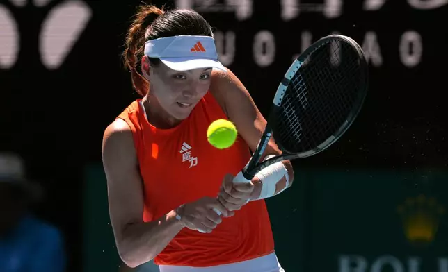Wang Xinyu of China plays a backhand return to Amanda Anisimova of the U.S. during their fourth round match at the Australian Open tennis championship in Melbourne, Australia, Monday, Jan. 26, 2026. (AP Photo/Dar Yasin)