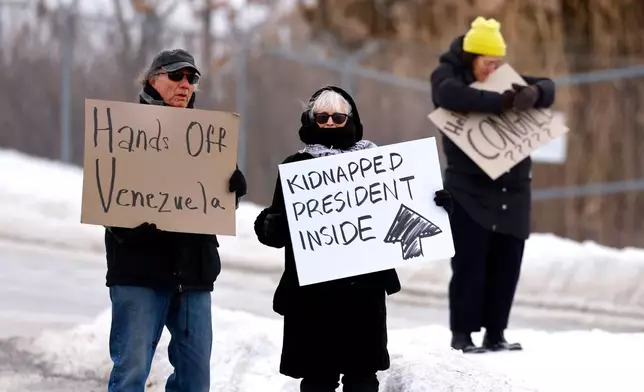 Protesters demonstrate in front of Stewart Air National Guard Base before the arrival of captured Venezuelan President Nicolas Maduro, in Newburgh, N.Y. (AP Photo/Noah K. Murray)