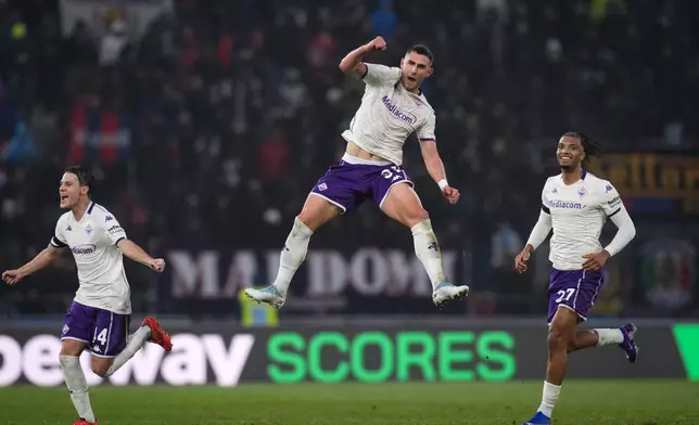 Fiorentina's Roberto Piccoli celebrates after scoring during the Serie A soccer match between Bologna and Fiorentina, in Bologna, Italy, Sunday, Jan. 18, 2026. (Massimo Paolone/LaPresse via AP)