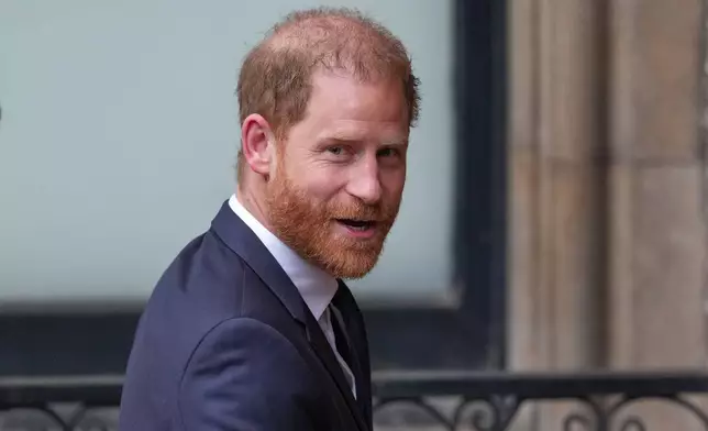 Britain's Prince Harry arrives at London's High Court to lead a group, including Elton John and Elizabeth Hurley, accusing the Daily Mail's publisher of privacy invasion through unlawful tactics in a trial that is part of a wider phone hacking scandal in London, Monday, Jan. 19, 2026. (AP Photo/Kirsty Wigglesworth)