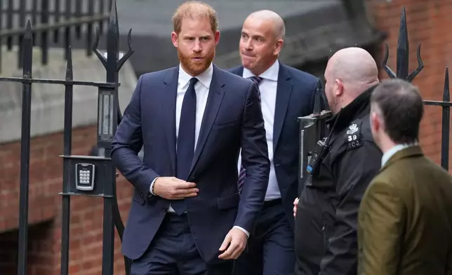 Britain's Prince Harry arrives at London's High Court to lead a group, including Elton John and Elizabeth Hurley, accusing the Daily Mail's publisher of privacy invasion through unlawful tactics in a trial that is part of a wider phone hacking scandal in London, Monday, Jan. 19, 2026. (AP Photo/Kirsty Wigglesworth)