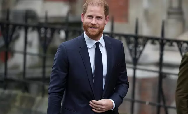 Britain's Prince Harry arrives at London's High Court to lead a group, including Elton John and Elizabeth Hurley, accusing the Daily Mail's publisher of privacy invasion through unlawful tactics in a trial that is part of a wider phone hacking scandal in London, Monday, Jan. 19, 2026. (AP Photo/Alastair Grant)