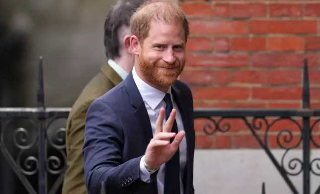 Britain's Prince Harry arrives at London's High Court to lead a group, including Elton John and Elizabeth Hurley, accusing the Daily Mail's publisher of privacy invasion through unlawful tactics in a trial that is part of a wider phone hacking scandal in London, Monday, Jan. 19, 2026. (AP Photo/Kirsty Wigglesworth)