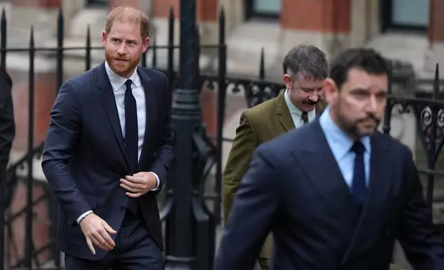 Britain's Prince Harry arrives at London's High Court to lead a group, including Elton John and Elizabeth Hurley, accusing the Daily Mail's publisher of privacy invasion through unlawful tactics in a trial that is part of a wider phone hacking scandal in London, Monday, Jan. 19, 2026. (AP Photo/Alastair Grant)