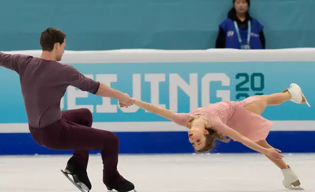 Alisa Efimova and Misha Mitrofanov of the United States compete in the Pairs Free Skating of the ISU Four Continents Figure Skating Championships in Beijing, China, Saturday, Jan. 24, 2026. (AP Photo/Vincent Thian)