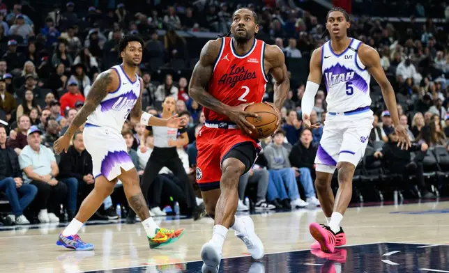 Los Angeles Clippers forward Kawhi Leonard (2) looks to dunk during the first half of an NBA basketball game against the Utah Jazz, Thursday, Jan. 1, 2026, in Inglewood, Calif. (AP Photo/William Liang)