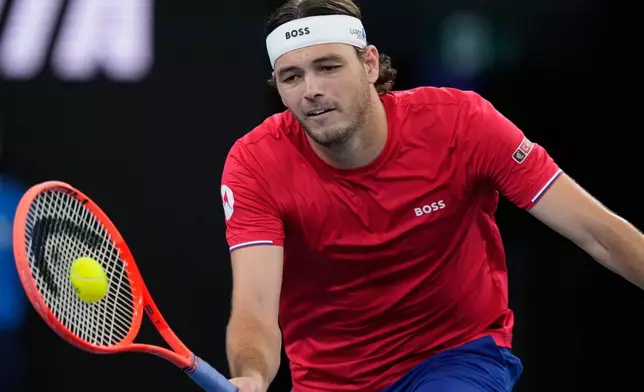 Taylor Fritz of the U.S. hits a forehand to Hubert Hurkacz of Poland during their semifinal match at the United Cup tennis tournament in Sydney, Saturday, Jan. 10, 2026. (AP Photo/Rick Rycroft)