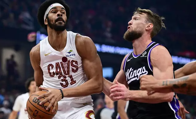 Cleveland Cavaliers center Jarrett Allen (31) goes to the basket against Sacramento Kings forward Domantas Sabonis in the first half of an NBA basketball game, Friday, Jan. 23, 2026, in Cleveland. (AP Photo/David Dermer)