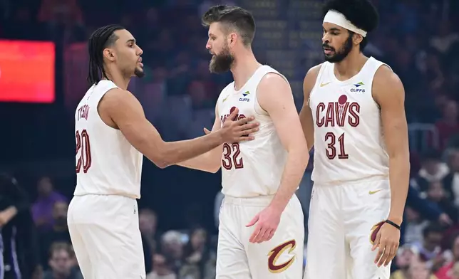 Cleveland Cavaliers guard Jaylon Tyson, left, is congratulated by forward Dean Wade (32) and center Jarrett Allen (31) after making a three-point basket in the first half of an NBA basketball game against the Sacramento Kings, Friday, Jan. 23, 2026, in Cleveland. (AP Photo/David Dermer)