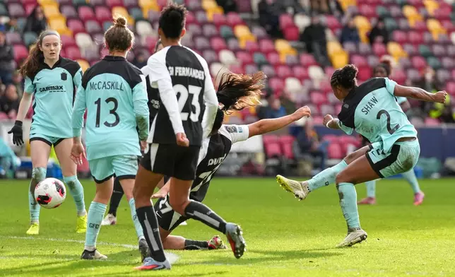 Gotham's Jaedyn Shaw misses a chance during the Women's Champions Cup semifinal soccer match between Gotham FC and Corinthians in London, Wednesday, Jan. 28, 2026. (AP Photo/Alastair Grant)