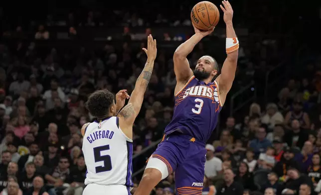 Phoenix Suns forward Dillon Brooks shoots over Sacramento Kings guard Nique Clifford (5) during the second half of an NBA basketball game, Friday, Jan. 2, 2026, in Phoenix. (AP Photo/Rick Scuteri)
