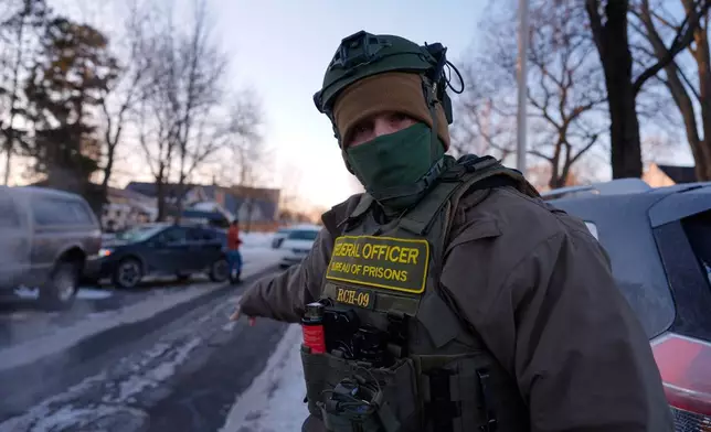 A federal officer approaches observers and journalists on Wednesday, Jan. 28, 2026, in Minneapolis. (AP Photo/Julia Demaree Nikhinson)