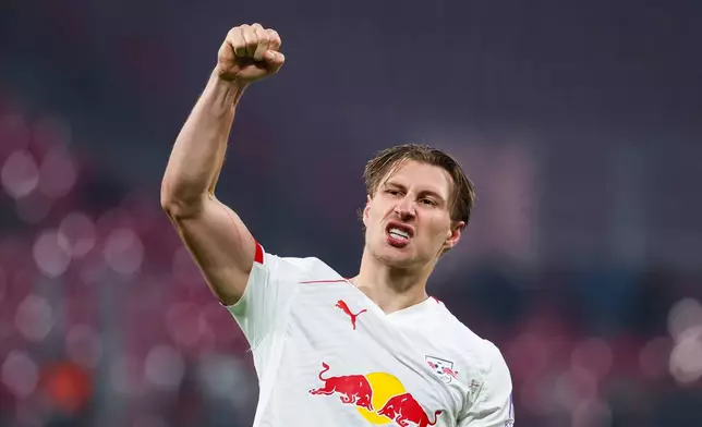 Leipzig's Willi Orban celebrates scoring during the Bundesliga soccer match between RB Leipzig and SC Freiburg in Leipzig, Germany, Wednesday Jan. 14, 2026. (Jan Woitas/dpa via AP)