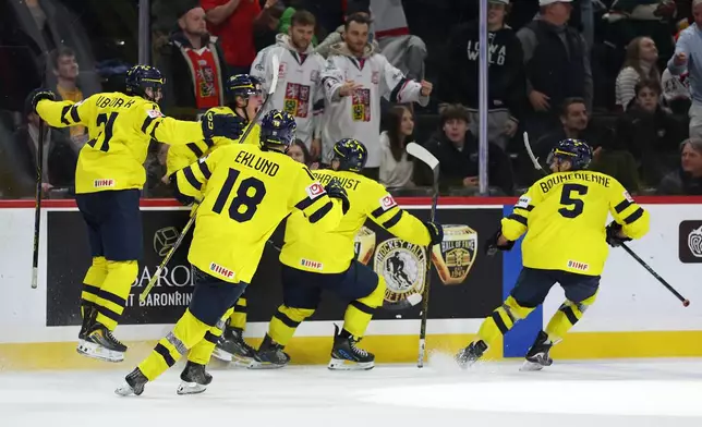 Sweden's Ivar Stenberg (15) celebrates with teammates after scoring a goal during the third period of an IIHF World Junior Hockey Championship gold medal game against Czechia, Monday, Jan. 5, 2026, in St. Paul, Minn. (AP Photo/Matt Krohn)
