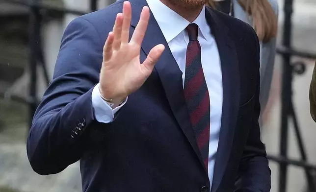 Britain's Prince Harry arrives at London's High Court to lead a group, including Elton John and Elizabeth Hurley, accusing the Daily Mail's publisher of privacy invasion through unlawful tactics in a trial that is part of a wider phone hacking scandal in London, Wednesday, Jan. 21, 2026. (AP Photo/Kirsty Wigglesworth)