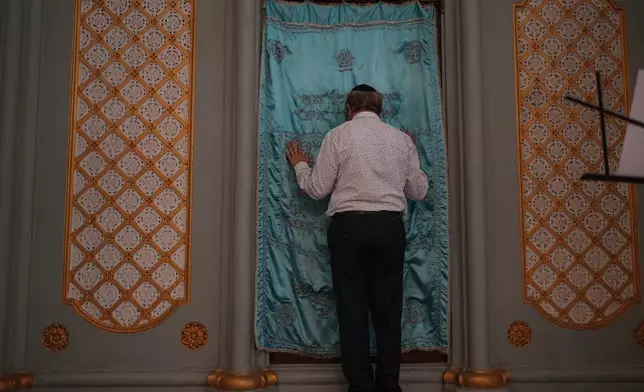 An Indian Jew offers prayers to mark International Holocaust Remembrance Day at the Keneseth Eliyahoo Synagogue in Mumbai, India, Tuesday, Jan. 27, 2026. (AP Photo/Rafiq Maqbool)
