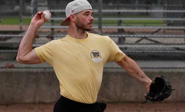Daulton Jefferies throws a baseball as he warms up at Heather Farms Park in Walnut Creek, Calif., Saturday, Dec. 13, 2025. (AP Photo/Godofredo A. Vásquez)