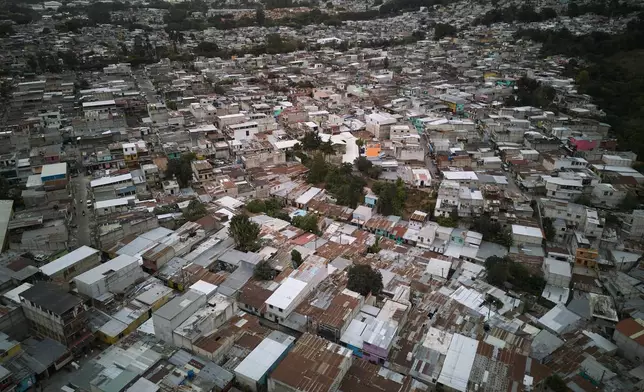 Houses dot the Nueva Jerusalem neighborhood during the country's state of emergency, following an escalation of gang-related violence, on the outskirts of Guatemala City, Tuesday, Jan. 20, 2026. (AP Photo/Moises Castillo)