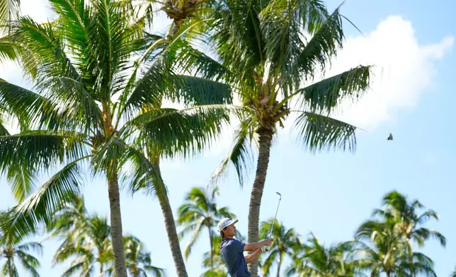 Johnny Keefer watches his shot on the seventh hole during the first round of the Sony Open golf event at the Waialae Country Club in Honolulu, Thursday, Jan. 15, 2026. (AP Photo/Matt York)
