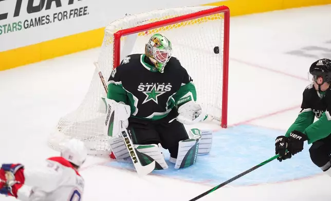 Montréal Canadiens center Oliver Kapanen (91) scores against Dallas Stars goaltender Jake Oettinger, center, and defenseman Nils Lundkvist, right, during the second period of an NHL hockey game Sunday, Jan. 4, 2026, in Dallas. (AP Photo/LM Otero)