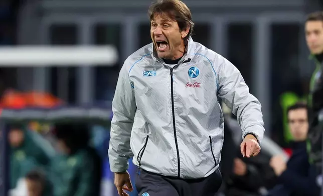 Napoli's head coach Antonio Conte gives instructions during the Serie A soccer match between Napoli and Verona in Naples, Italy, Wednesday, Jan. 7, 2026. (Alessandro Garofalo/LaPresse via AP)