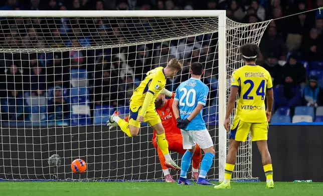 Verona's Martin Frese, left, scores their side's first goal of the game during the Serie A soccer match between Napoli and Verona in Naples, Italy, Wednesday, Jan. 7, 2026. (Alessandro Garofalo/LaPresse via AP)