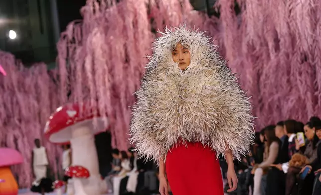 A model wears a creation as part of the Chanel Spring/Summer 2026 Haute Couture collection presented in Paris, Tuesday, Jan. 27, 2026. (AP Photo/Aurelien Morissard)