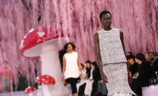 A model wears a creation as part of the Chanel Spring/Summer 2026 Haute Couture collection presented in Paris, Tuesday, Jan. 27, 2026. (AP Photo/Aurelien Morissard)