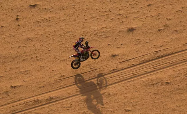 Rider Ricky Brabec competes during the twelfth stage of the Dakar Rally between Al Henakiyah and Yanbu, Saudi Arabia, Friday, Jan.16, 2026. (AP Photo/Thibault Camus)