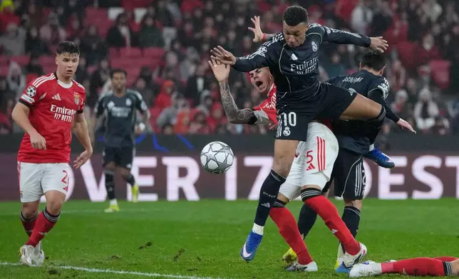 Real Madrid's Kylian Mbappe, right, battles for the ball with Benfica's Enzo Barrenechea during a Champions League opening phase soccer match between Benfica and Real Madrid, in Lisbon, Wednesday, Jan. 28, 2026. (AP Photo/Armando Franca)