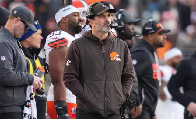 Cleveland Browns head coach Kevin Stefanski walks on the sideline during the second half of an NFL football game against the Cincinnati Bengals, Sunday, Jan. 4, 2026, in Cincinnati. (AP Photo/Jeff Dean)