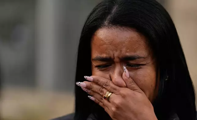 Narwin Gil cries as she waits for news of her detained sister, Marylyn Gil, outside El Helicoide, headquarters of Venezuela's intelligence service and a detention center, in Caracas, Venezuela, Saturday, Jan. 10, 2026. (AP Photo/Matias Delacroix)